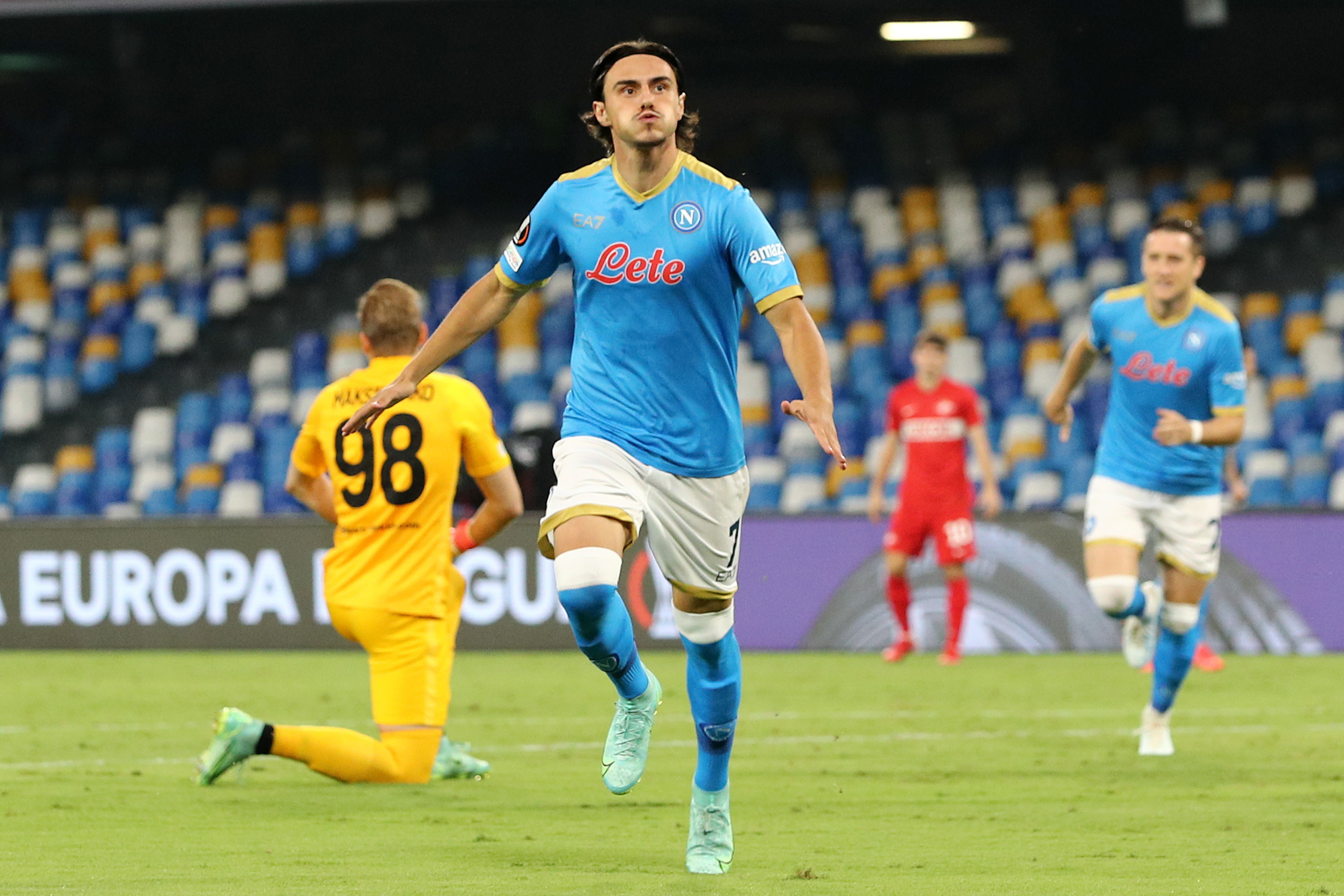 Eljif Elmas Tarihe Geçti!