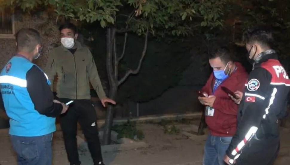 Çöp Atmak İçin Karantinayı İhlal Eden Gence Ceza!