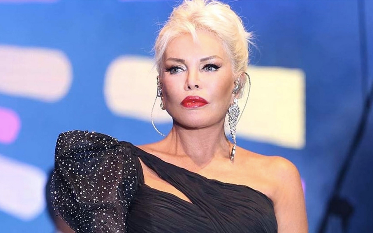 Ajda Pekkan Gençlere Taş Çıkarmaya Devam Ediyor!