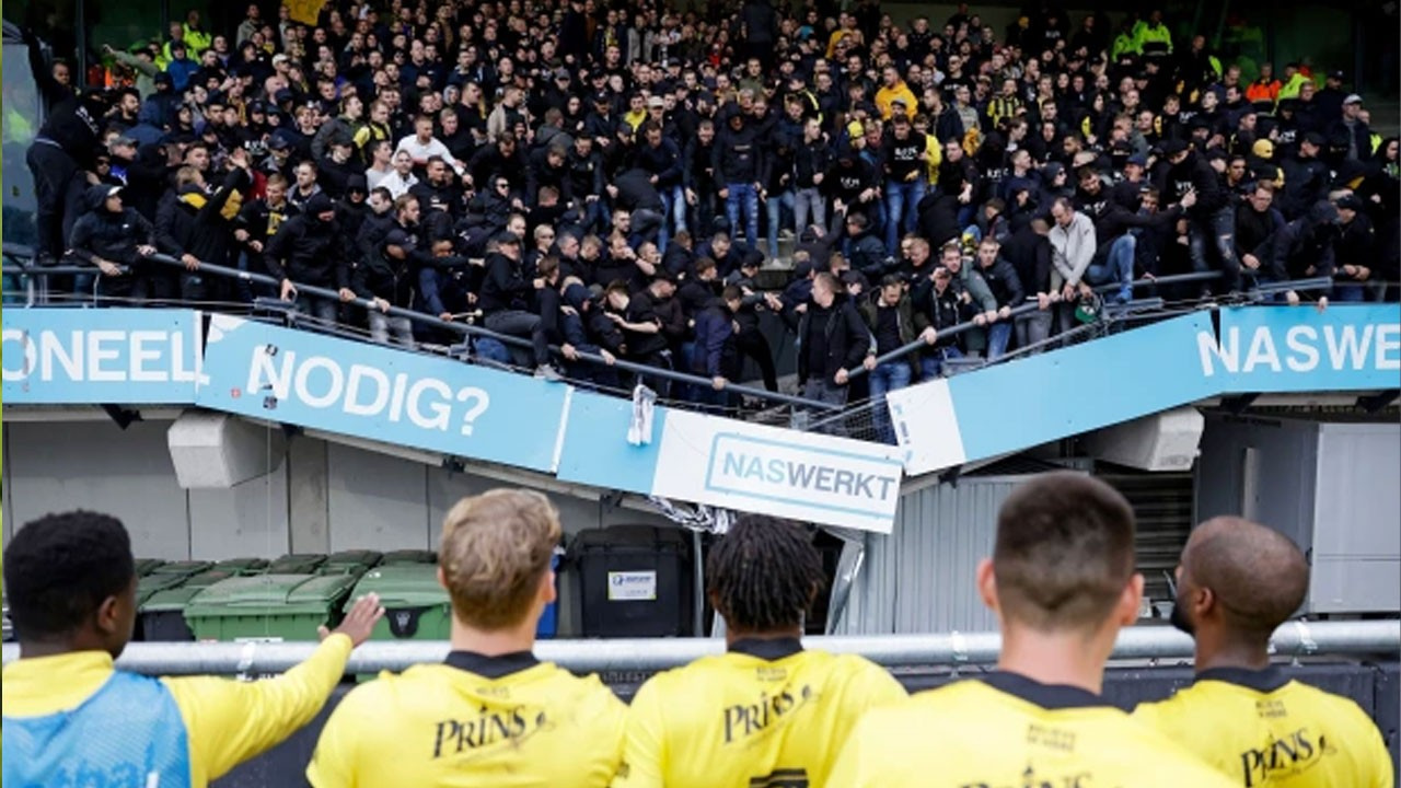 Deplasman Tribünü Çöktü, Facianın Eşiğinden Dönüldü!