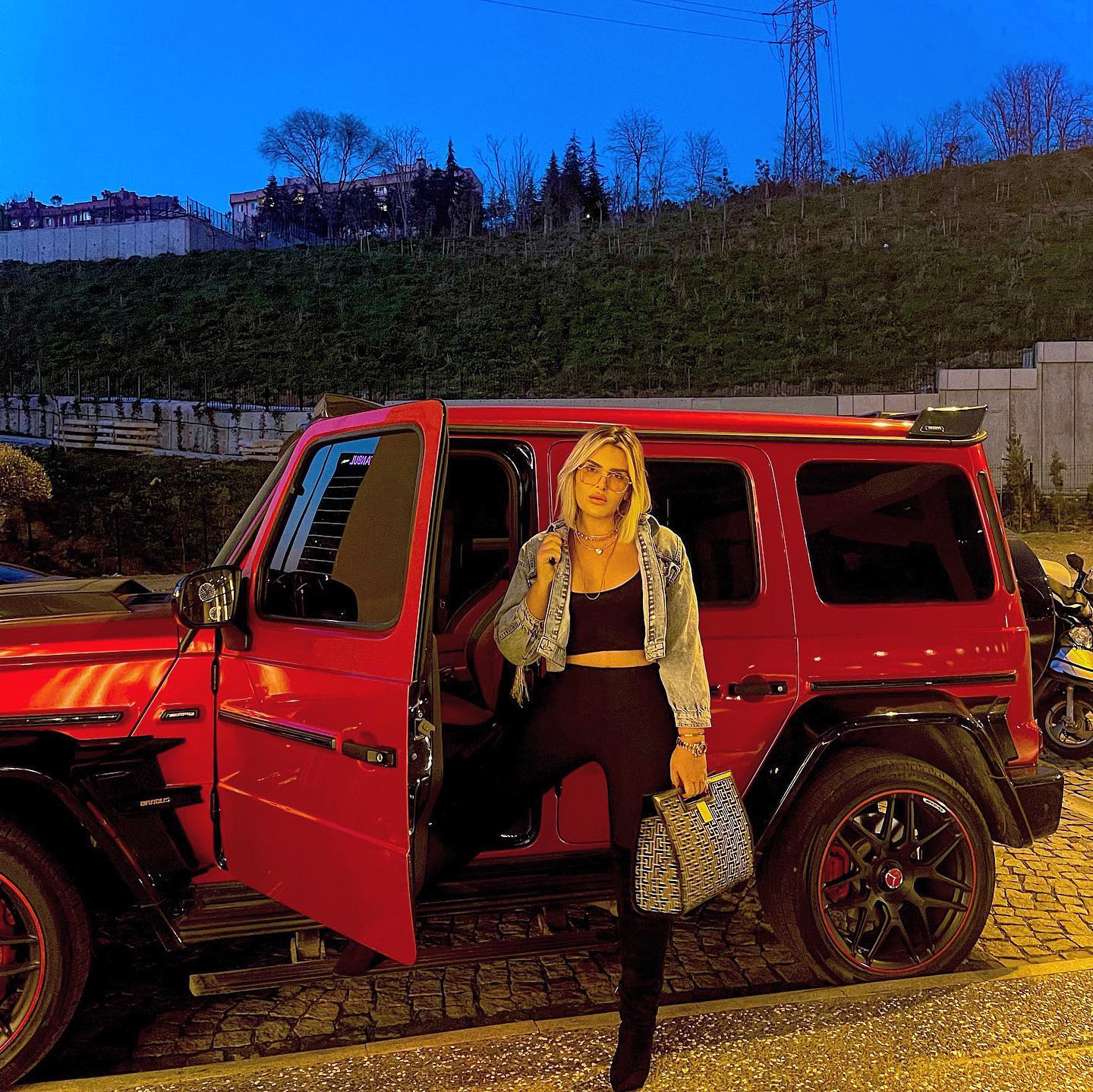 Selin Ciğerci Basketbolcu Sevgilisi ile Görüntülendi!