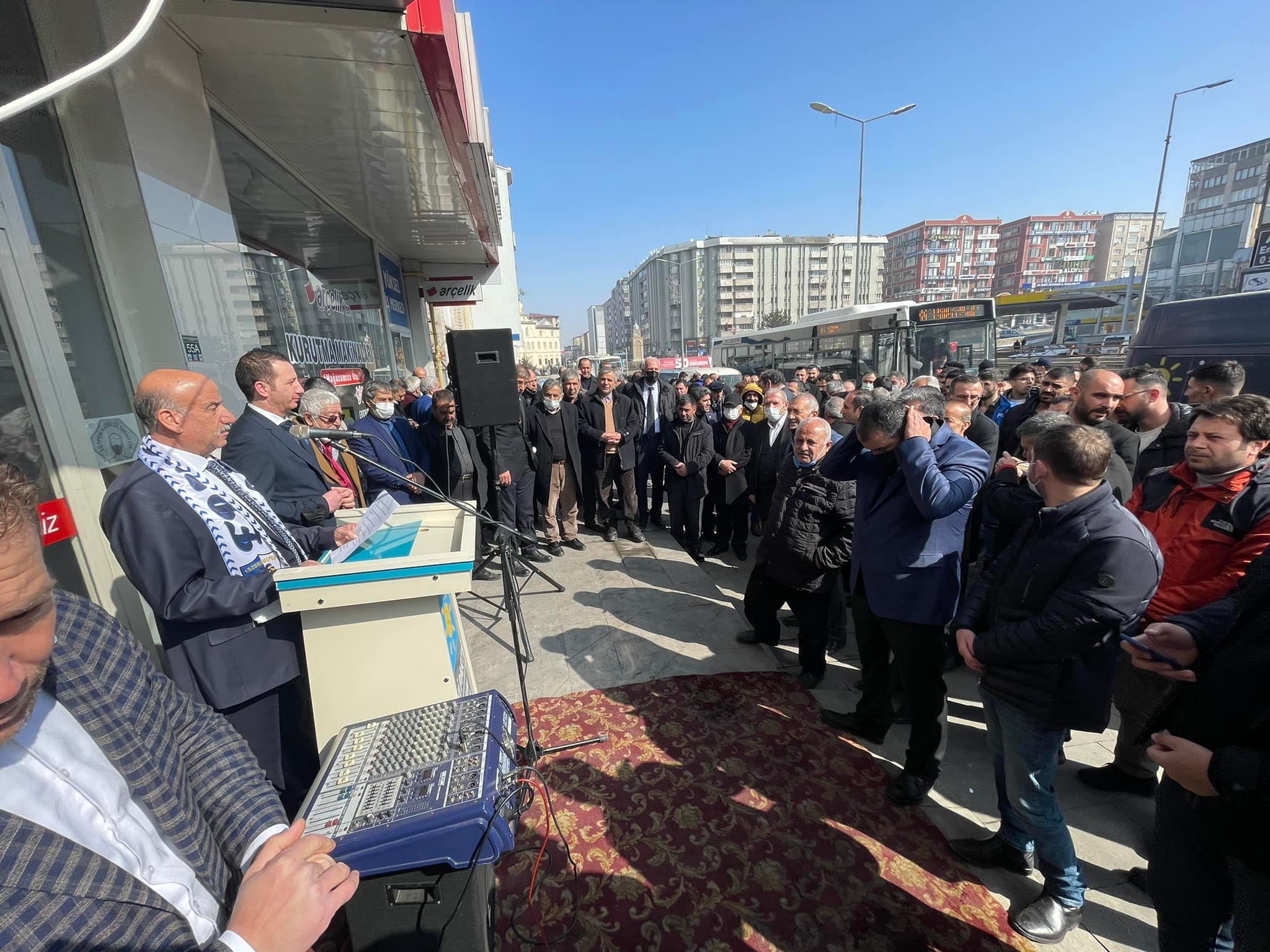 AK Parti ve MHP’den 400 Kişi İYİ Parti’ye Geçti!