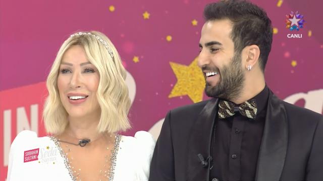 Seda Sayan 24 Yaş Küçük Sevgilisiyle Sade Bir Törenle Evlendi