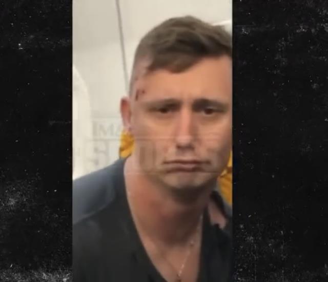 Mike Tyson Uçakta Kendisini Rahatsız Eden Yolcuyu Yumrukladı