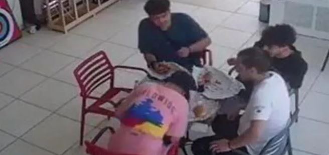 Heimlich Manevrası Sayesinde Arkadaşının Hayatını Kurtardı