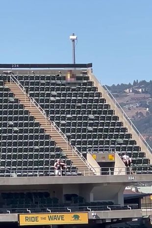 ABD’de Oynanan Bir Maç Sırasında Tribünde İlişkiye Girdiler