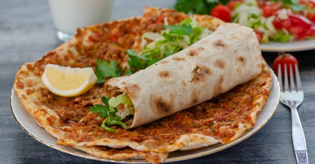 Lahmacun Nasıl Yapılır? Ev Yapımı Lahmacun Tarifi?