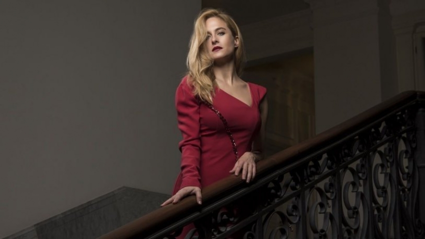 Dans Ederken İç Çamaşırı Gözüktü, Cevabını Çok Güzel Verdi!