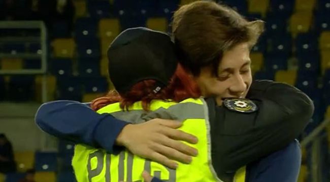 Arda Güler Polis Teyzesine Uzun Uzun Sarıldı