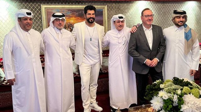 Burak Özçivit Cinsel İstismarla Suçlanan Kevin Spacey İle Bir Araya Geldi