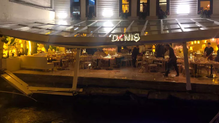 Bebek'te Restoranın Olduğu İskele Çöktü