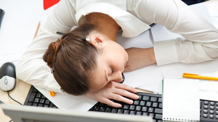 Sürekli Yorgun Hissetmenizin 10 Nedeni