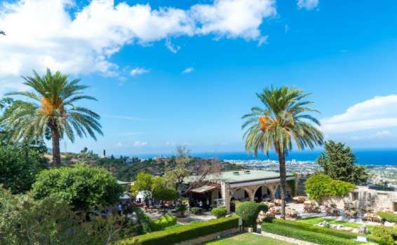 Bellapais ve Meşhur Bir Hikaye: Kıbrıs'ın Acı Limonları