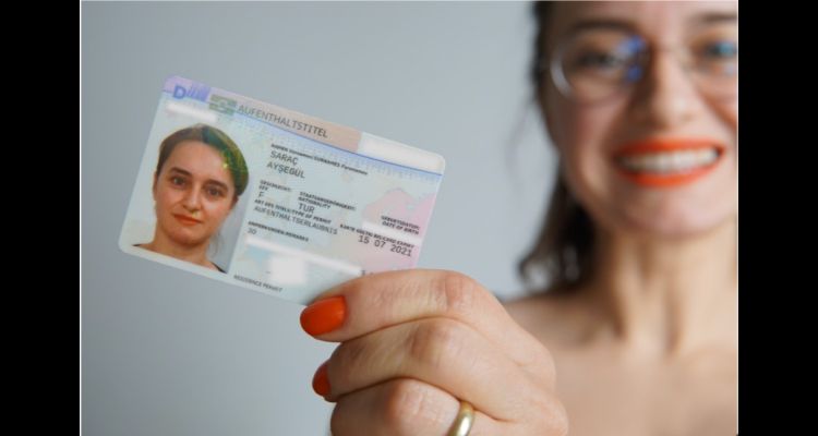 Almanya Mavi Kart Nedir? Kalifiye Çalışanlar İçin Kapı Aralayan Belge Mavi Kart