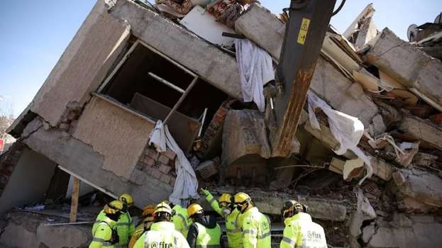 Deprem profesörü Ercan: 200 bin kişi göçük altında