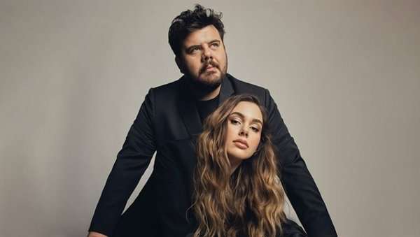 Eser Yenenler Ve Berfu Yenenler Çiftinden Kalpleri Isıtan Destek