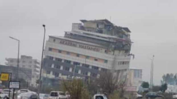 Hatay’da Deprem Felaketi: Bir hastane daha yıkıldı