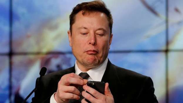 Elon Musk’tan Büyük Pot: Engelli çalışanıyla alay etti