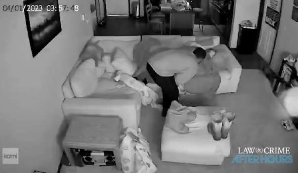 ABD’de Korkutan Olay; Gece Eve Girdi, Uyuyan Kadını İzledi