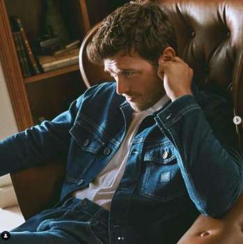 Kıvanç Tatlıtuğ’un Sosyal Medya Pozları Gündem Oldu!