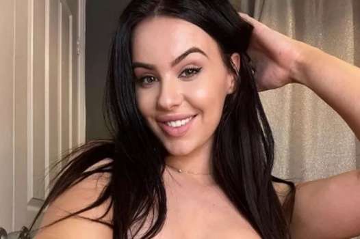 Çıplak Fotoğraflarını Ailesine İfşa Ettiler!