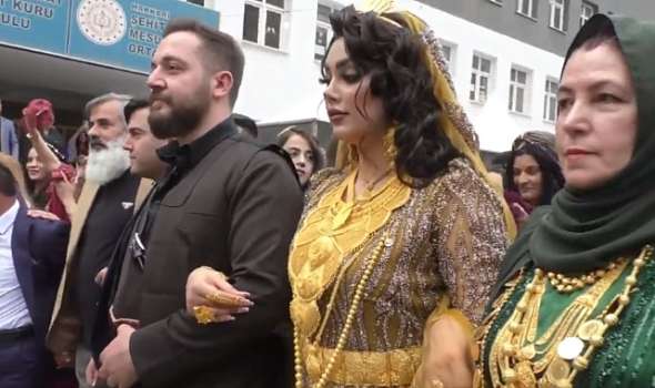 Aşiret Düğününde Takılan Altın Dudak Uçuklattı
