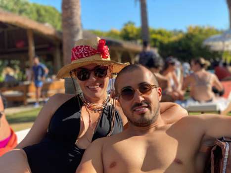 Ezgi Mola Hamile Olduğunu Açıkladı