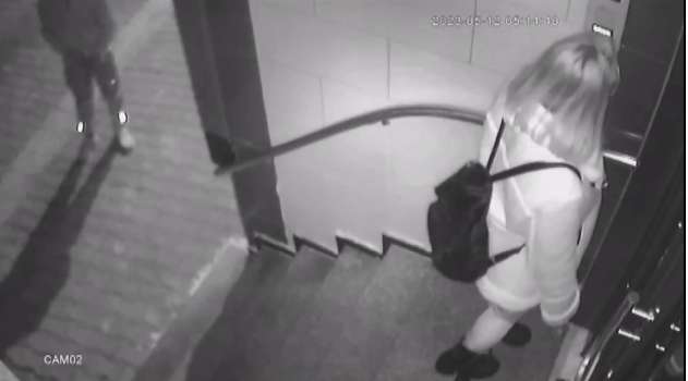 Genç Kızı Evine Kadar Takip Eden Sapık Kameralara Yansıdı