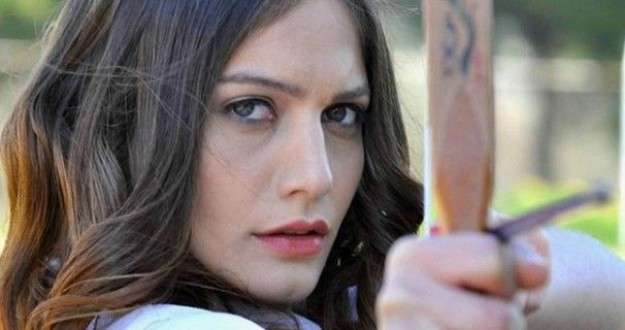 Gülcan Arslan Göğüs Dekoltesiyle Büyüledi!