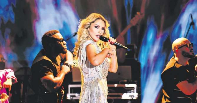 Hadise Hastanelik Oldu!