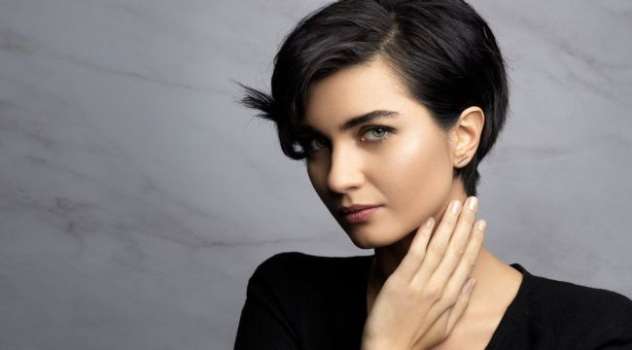 Oyuncu Tuba Büyüküstün, Takipçilerini Uyardı: "Bilinçli oy kullan"