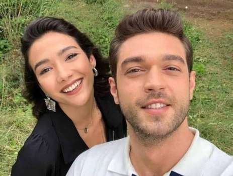 Aybüke Pusat, Furkan Andıç'ın Kucağında Görüntülendi