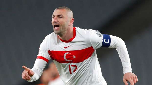 Burak Yılmaz, 37 Yaşında Futbol Kariyerine Veda Etti