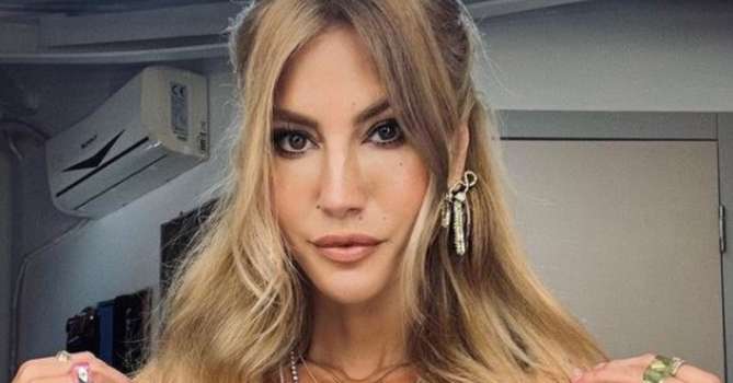 Çağla Şıkel’in Annesini Görenler İnanamadı! ''Güzelliği Genetik"