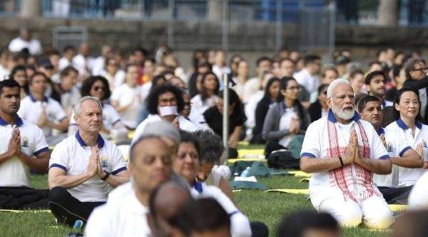 Hindistan Başbakanı Modi, New York’ta Binlerce Kişiyle Yoga Yaptı