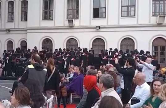 Öğrencilerden, İstismarı Savunucusu Okul Müdürüne Protesto