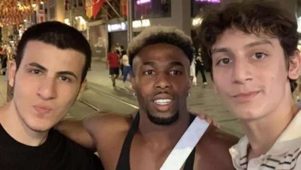 Adama Traore İstanbul'da! Transfer İddialarına Cevap Verdi