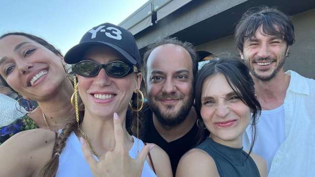 Serenay Sarıkaya Yeni Dizisinden İlk Fotoğrafını Paylaştı