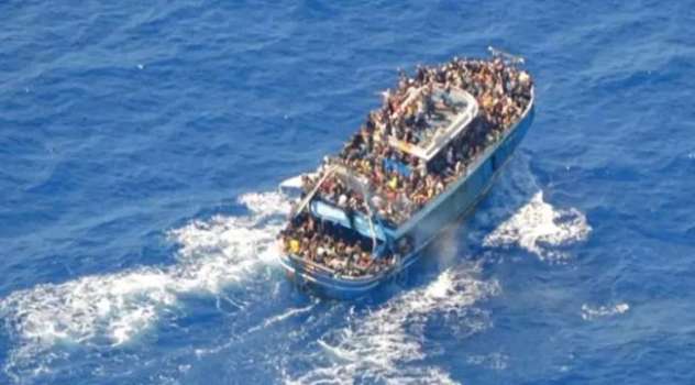 Yunanistan'da Facia: 'Göçmen teknesi halatla çekilirken battı'