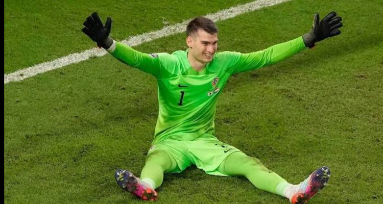 Fenerbahçe Kalecisi Dominik Livaković: Kariyeri ve Performansı