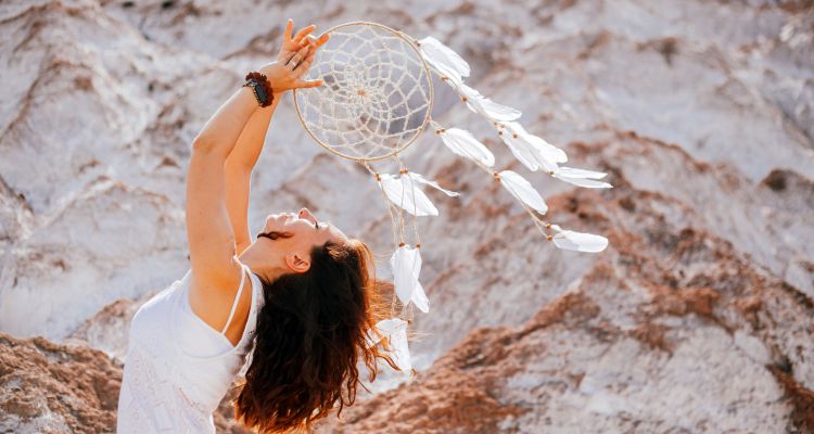 Cambridge Dictionary 2024 Yılın Kelimesini Açıkladı: Manifest