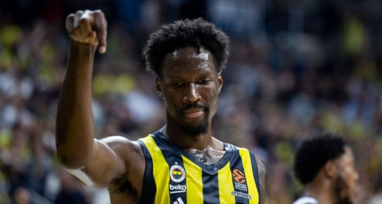 Fenerbahçe Beko Bologna'dan Lider Dönüyor
