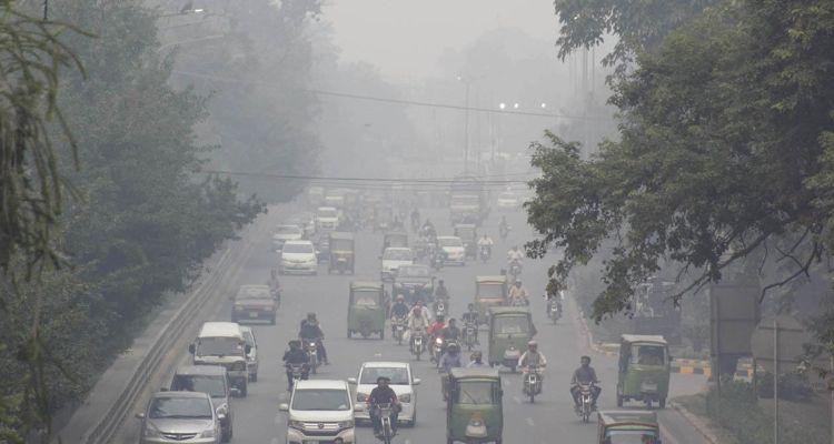 Lahor'da Hava Kirliliği Nedeniyle Okullar Tatil Edildi: "Bu Bir Kıyamet"