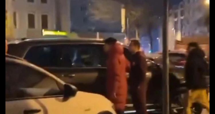 Galatasaray'ın Yıldız Oyuncusu Kerem Aktürkoğlu Trafikte Bir Taraftarla Tartışma Yaşadı : "Sen milli takım oyuncususun"