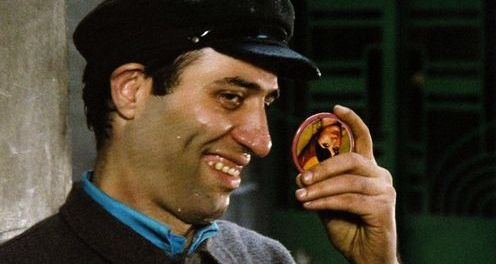 Kemal Sunal’a Benzeyen Genç Yapay Zeka Mı? Viral Video Analizi