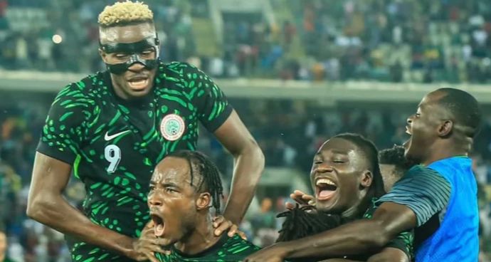 Nijerya Milli Takımı Uçağında Şok: Cam Çatladı, Acil İniş Yapıldı