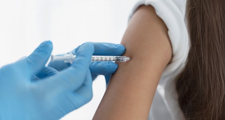 Grip Aşısı: Kimlere Ücretsiz, Ne Kadar Korur, Yan Etkileri