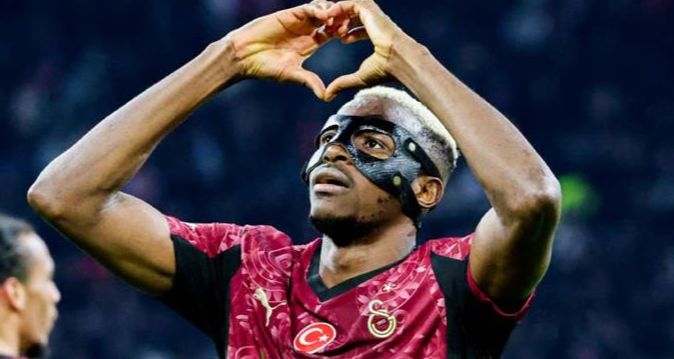 Osimhen'in Arka Adalesinde Orta Düzey Zorlanma Ve Kanama Tespiti