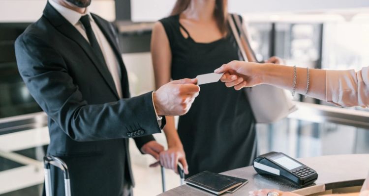 Otellerde Kimlik Fotokopisi Dönemi Resmen Sona Eriyor