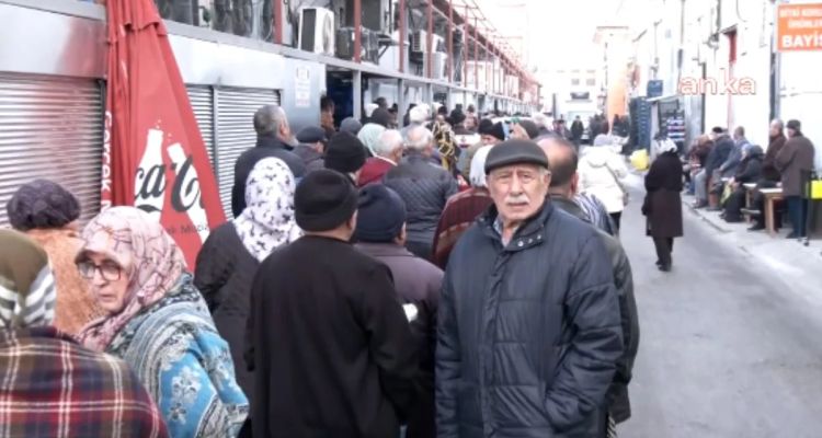 Dondurucu Soğukta Ucuz Et Kuyruğu: Et ve Süt Kurumu Önünde Uzayan Sıralar